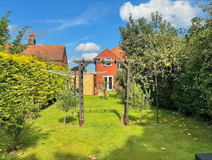 3 Bedroom Semi-Detached House For Sale In New Road, Sutton, Norwich, NR12