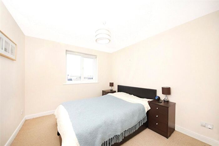2 Bedroom Apartment To Rent In Ferguson Close, London, Uk, E14