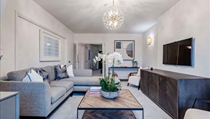 4 Bedroom Flat To Rent In Park Road, London, NW8