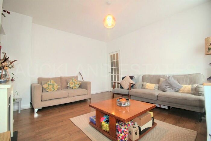 1 Bedroom Apartment To Rent In Cranborne Parade, Mutton Lane, EN6