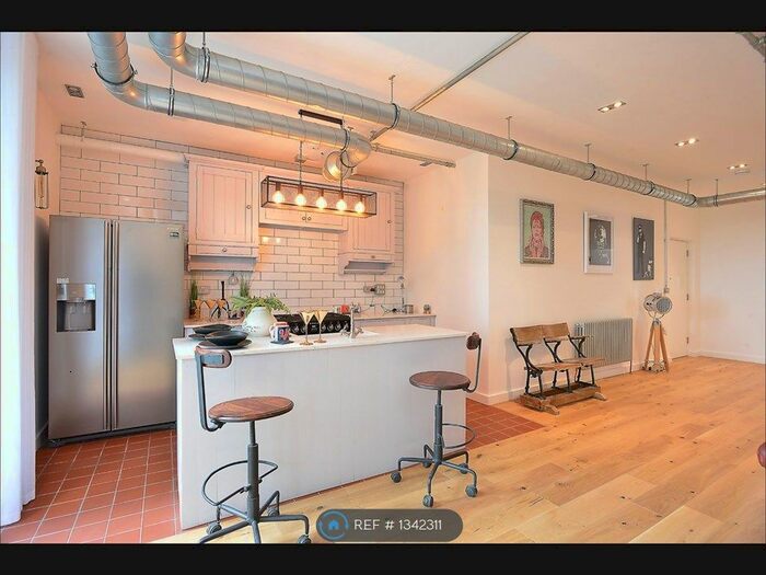 2 Bedroom Flat To Rent In Hyacinth House, London, SE26