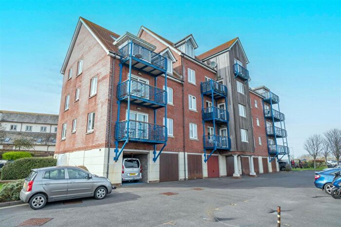 2 Bedroom Apartment For Sale In Corscombe Close, Weymouth, DT4