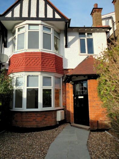 5 Bedroom House To Rent In Temple Gardens, Temple Fortune, NW11