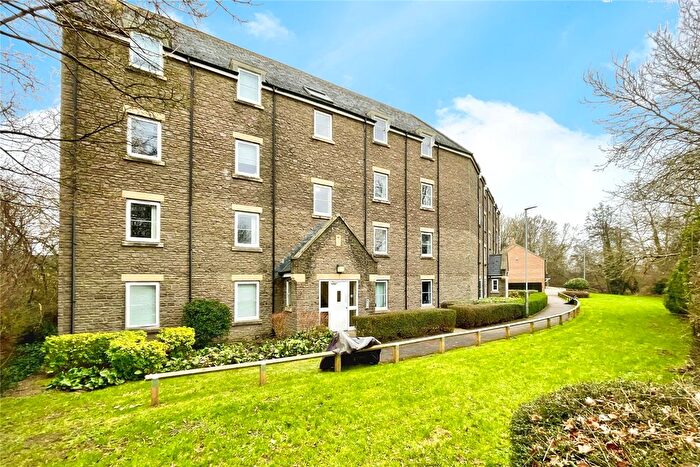 2 Bedroom Flat For Sale In Station Road, Taunton, Somerset, TA2