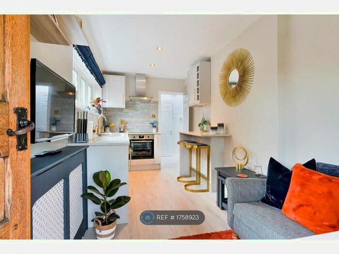 1 Bedroom End Of Terrace House To Rent In The Street, Leatherhead, KT22