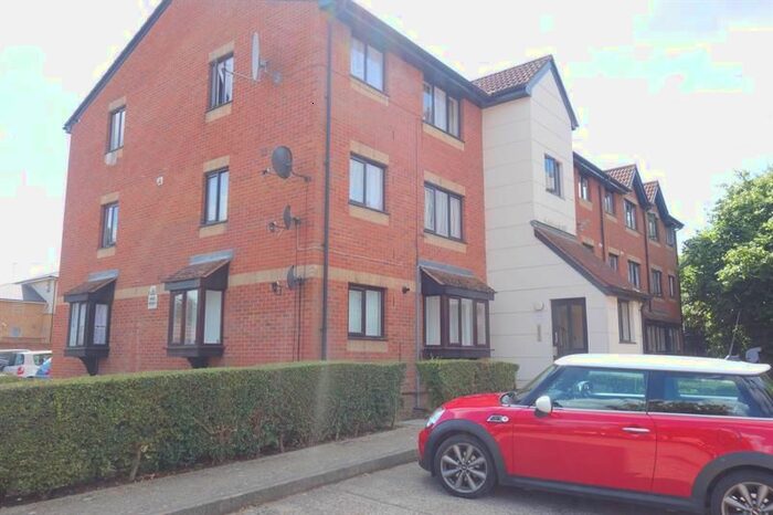 1 Bedroom Flat To Rent In Magpie Close, Enfield, EN1
