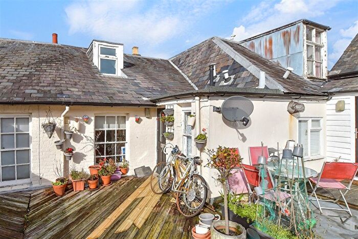 2 Bedroom Flat For Sale In Grover Street, Tunbridge Wells, Kent, TN1