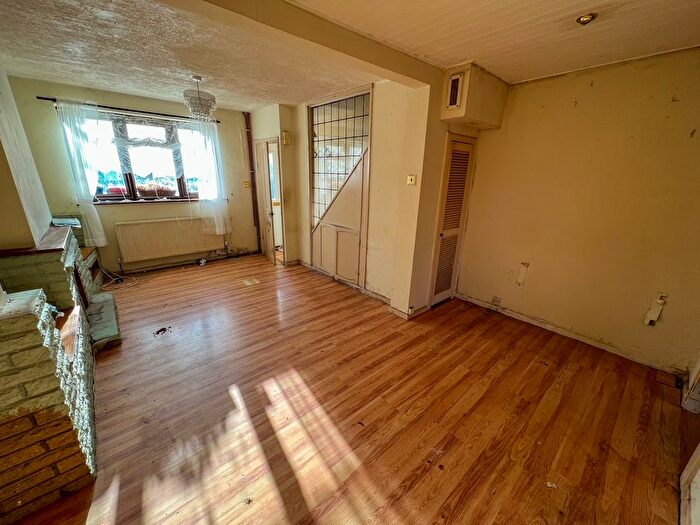 2 Bedroom End Of Terrace House For Sale In Eastcote Avenue, West Molesey, KT8