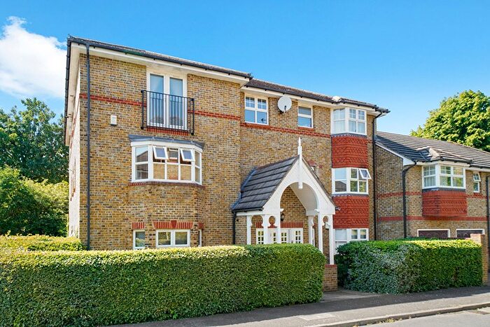 2 Bedroom Flat For Sale In Lytton Grove, Putney, SW15