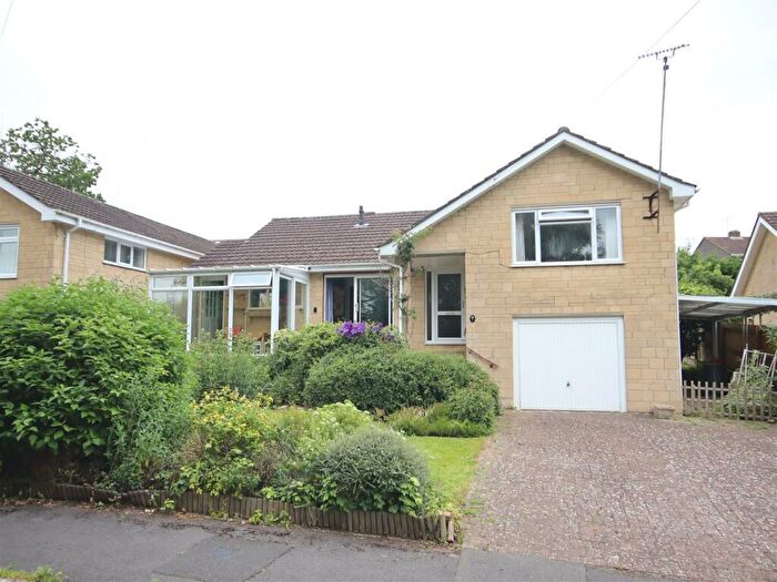 3 Bedroom Detached Bungalow For Sale In Riverside Drive, Chippenham, SN15
