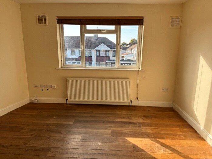 1 Bedroom Flat To Rent In Bilton Road, Perivale, UB6