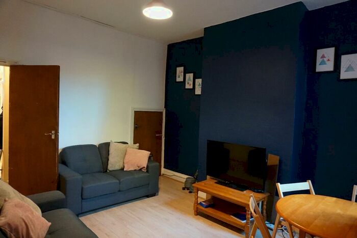 5 Bedroom House To Rent In Dawlish Road, Selly Oak, Birmingham, West Midlands, B29