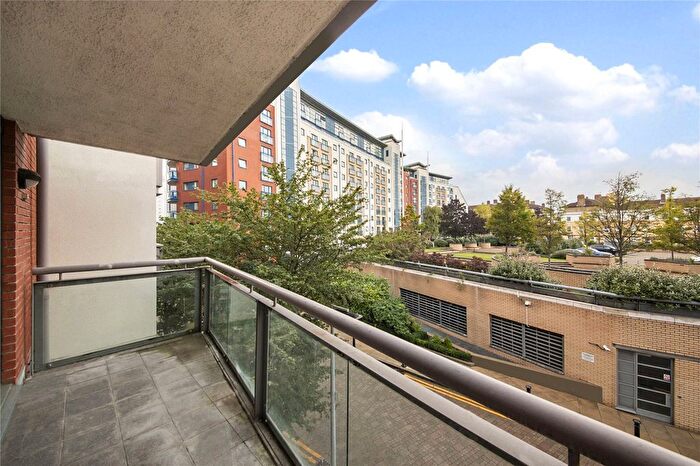 1 Bedroom Flat To Rent In Galaxy Building, Crews Street, E14
