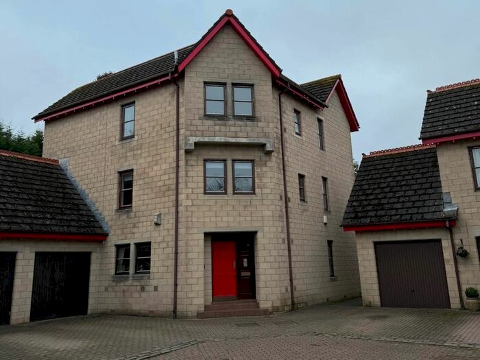 3 Bedroom Flat To Rent In Cottage Green, Cramond, Edinburgh, EH4