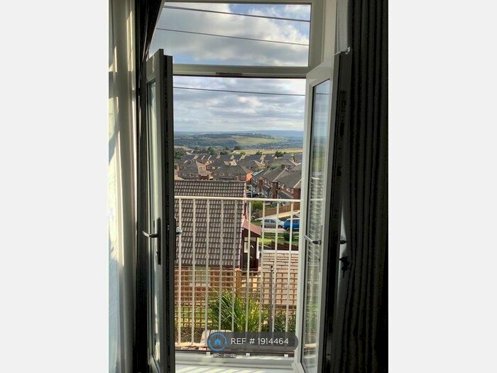 2 Bedroom Flat To Rent In Oakes, Huddersfield, HD3