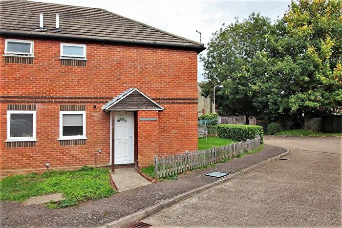 1 Bedroom Apartment To Rent In Riversdale Court, Reading, RG1
