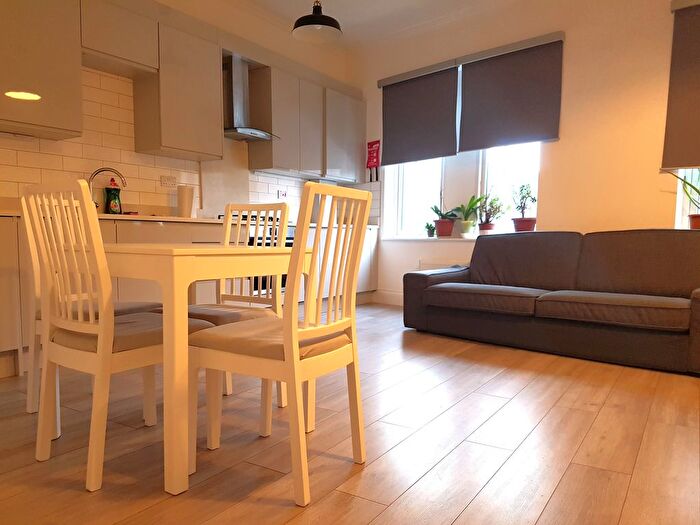 2 Bedroom Flat To Rent In High Road Leyton, London, E10