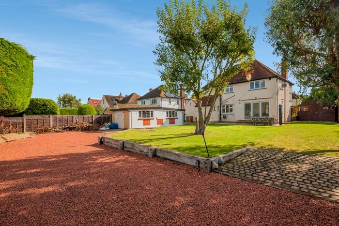 4 Bedroom Detached House To Rent In Nightingale Road, Bushey, WD23