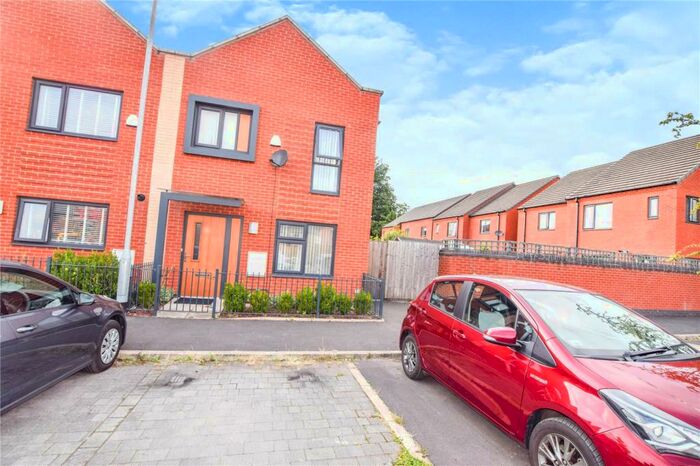 3 Bedroom End Of Terrace House To Rent In Scanlon Lane, Salford, M5