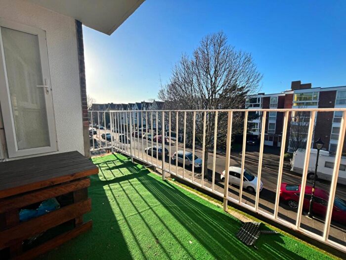 2 Bedroom Apartment To Rent In Outram Road, Southsea, Hampshire, PO5