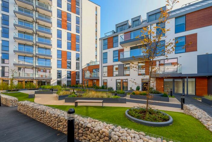 3 Bedroom Flat To Rent In Stylus Place, Hayes, UB3