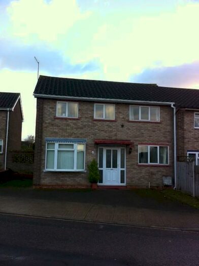 4 Bedroom Semi-Detached House To Rent In Forest Rd, Colchester, Uk, CO4