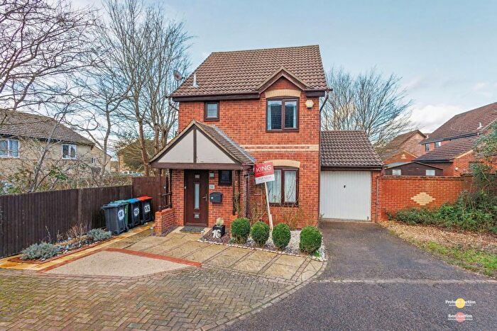 3 Bedroom Detached House For Sale In Blansby Chase, Emerson Valley, Milton Keynes, Buckinghamshire, MK4