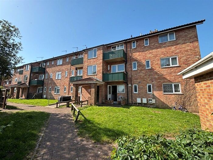 2 Bedroom Flat For Sale In Western Avenue (Gff, Parking Space Amp; Store), Bournemouth, BH10