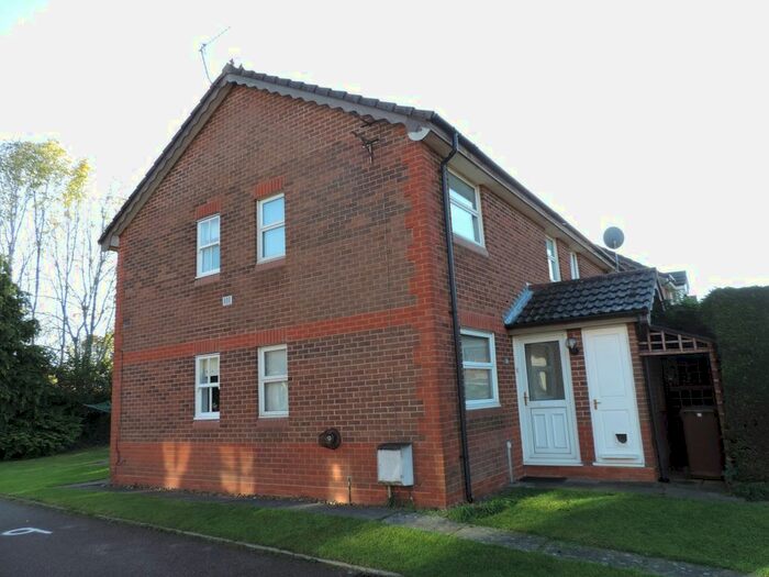 1 Bedroom Town House To Rent In Waltham Gardens, Banbury, OX16