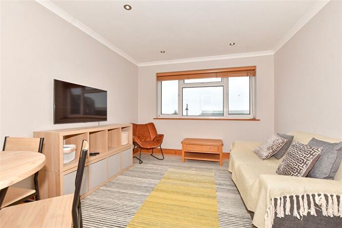 1 Bedroom Flat For Sale In Tower Parade, Whitstable, Kent, CT5