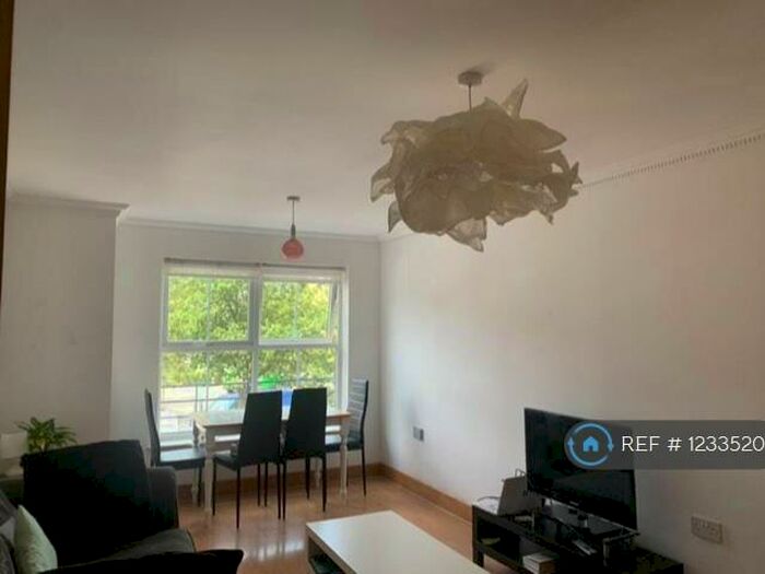 2 Bedroom Flat To Rent In Richmond Road, Kingston Upon Thames, KT2