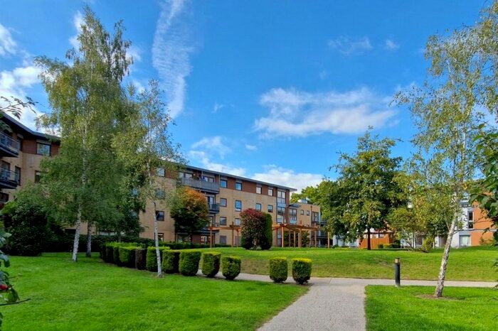 2 Bedroom Flat To Rent In Commonwealth Drive, Three Bridges, Crawley, West Sussex, RH10
