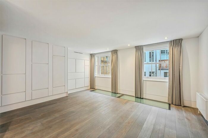 3 Bedroom Property To Rent In Cadogan Lane, London, SW1X