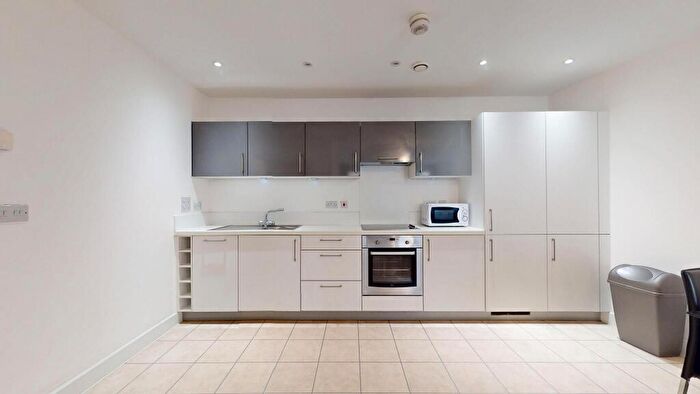 2 Bedroom Apartment To Rent In Bromley-by-Bow, London, E3