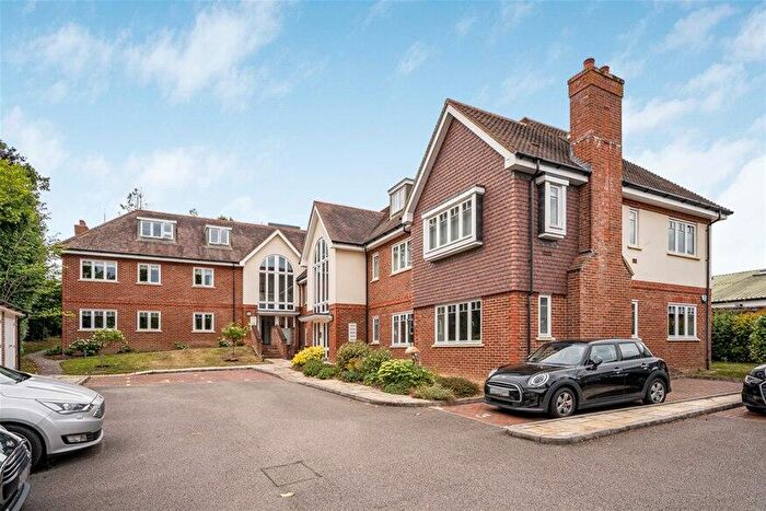 2 Bedroom Flat For Sale In Leyton Road, Harpenden, AL5
