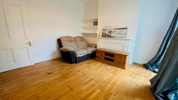 2 Bedroom Maisonette To Rent In Welldon Crescent, Harrow-On-The-Hill, Harrow HA1