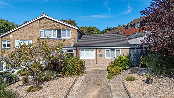 4 Bedroom Semi-detached House For Sale In Birch Way, Hastings, TN34