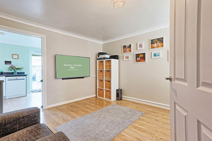 3 Bedroom End Of Terrace House For Sale In Falcon Avenue, South Ockendon, Thurrock, RM15