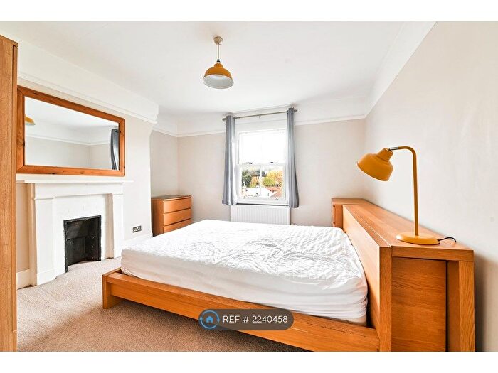 3 Bedroom Flat To Rent In Hosford House, London, SE23