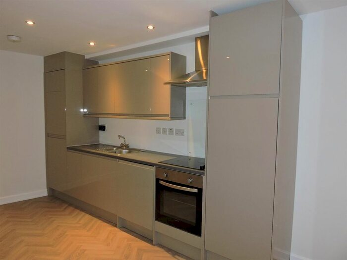 2 Bedroom Flat To Rent In Rock Street, London, N4
