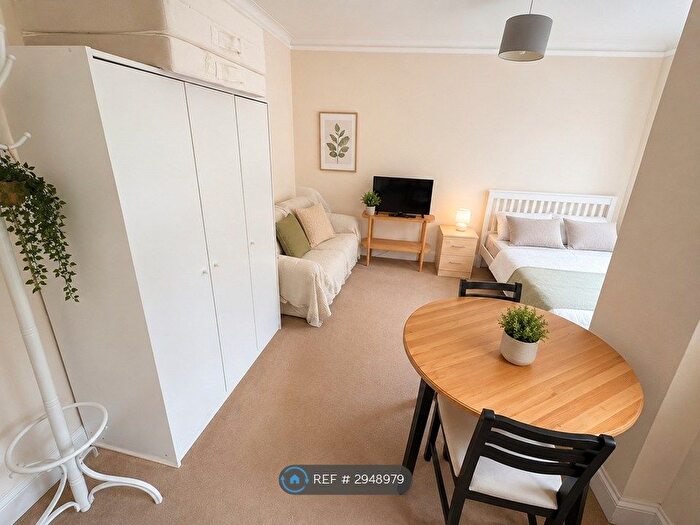 Studio To Rent In Clare Court, London, WC1H