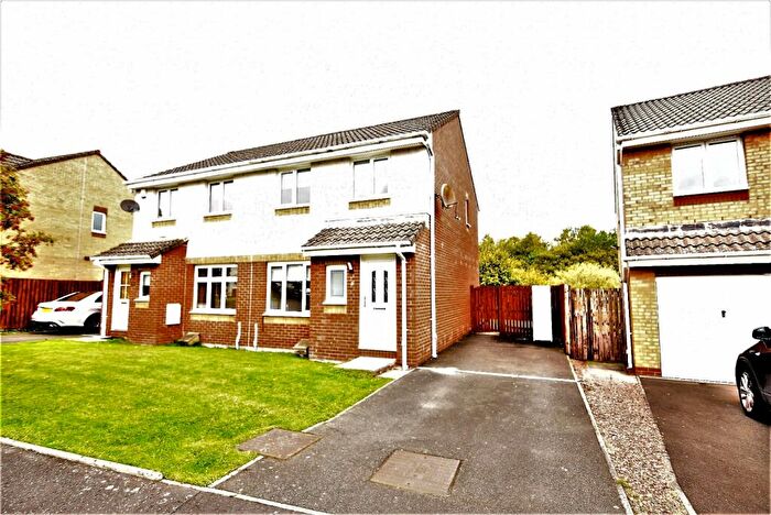 3 Bedroom Semi-Detached House To Rent In Cromlet Drive, Coatbridge, ML5