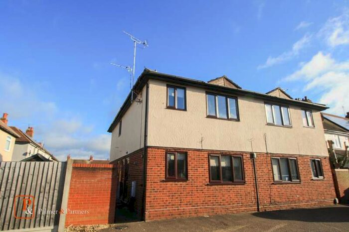 2 Bedroom Maisonette Flat To Rent In Collingwood Road, Colchester, Essex, CO3