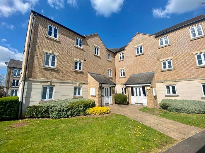2 Bedroom Apartment For Sale In Dainty Grove, Grange Park, Northampton, NN4