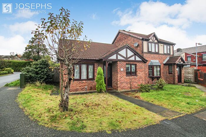 2 Bedroom Detached Bungalow To Rent In Warwick Gardens, Bolton, BL3