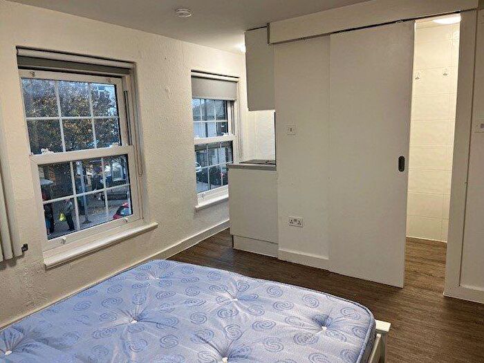 Studio To Rent In New Parade, High Street, Yiewsley, West Drayton, UB7