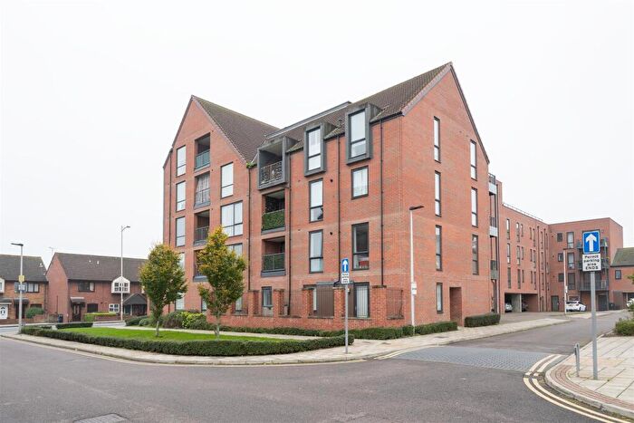 1 Bedroom Apartment For Sale In Marine Crescent, Ilford, IG6