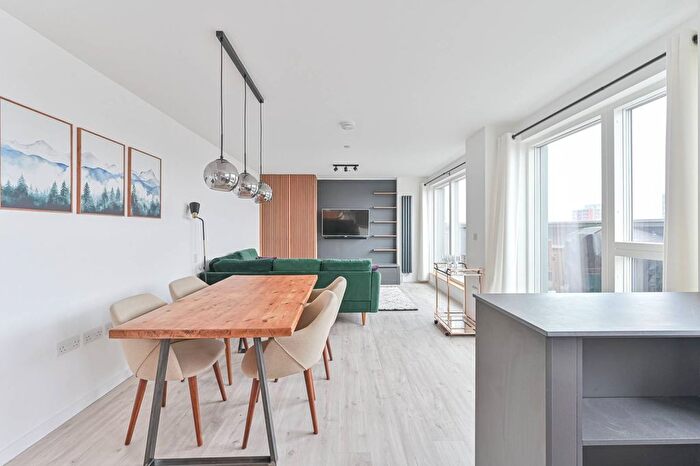 3 Bedroom Flat To Rent In Pomeroy Street, New Cross, London, SE14