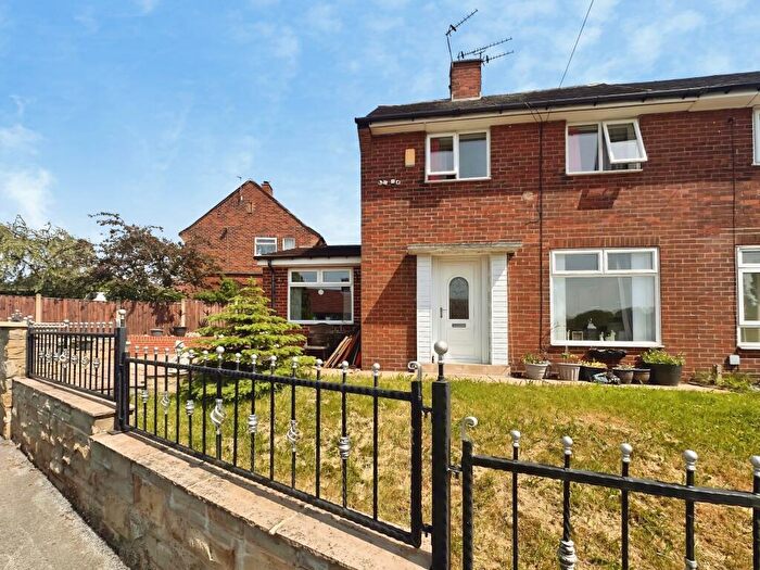 2 Bedroom Semi-Detached House For Sale In Aberfield Walk, Leeds, LS10