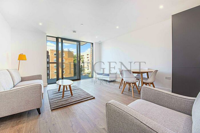 1 Bedroom Apartment To Rent In Willowbrook House, Woodberry Down, N4